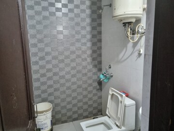 Bathroom in 3 BHK Builder Floor at Uppal Southend, Sector 49 – for Sale