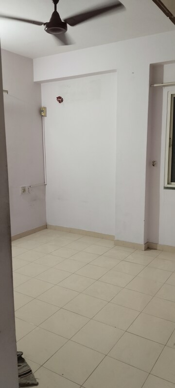 Room in 1.5 BHK Builder Floor at Vastrapur – for Sale