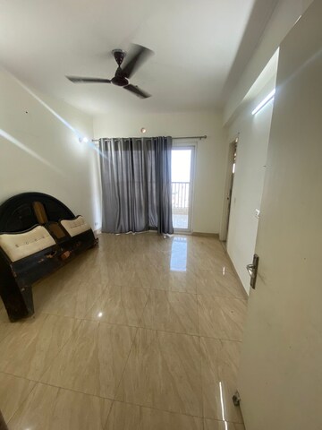 Parking in 2.5 BHK Apartment at Gaur Yamuna City 16th Park View, Gaur Yamuna City – for Sale