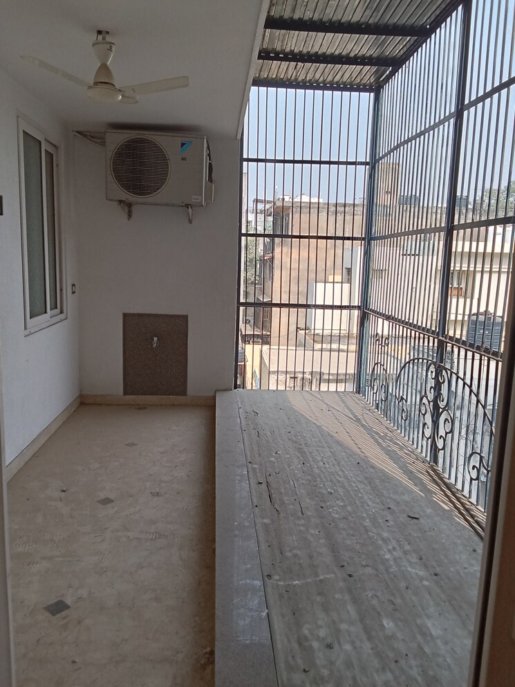 Room, green park 4 Bedroom 2700 Sq.Ft. Builder Floor In Green Park Delhi 7786540