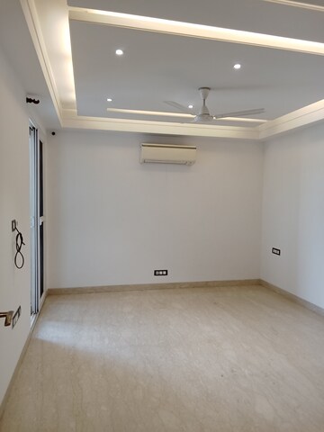 Room in 4 BHK Builder Floor at Green Park – for Sale
