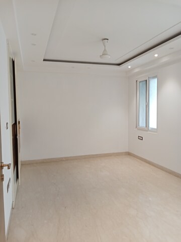 Room in 4 BHK Builder Floor at Green Park – for Sale