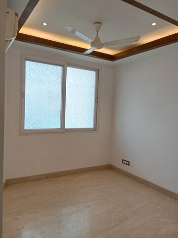 Room in 4 BHK Builder Floor at Green Park – for Sale