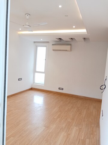 Room in 4 BHK Builder Floor at Green Park – for Sale