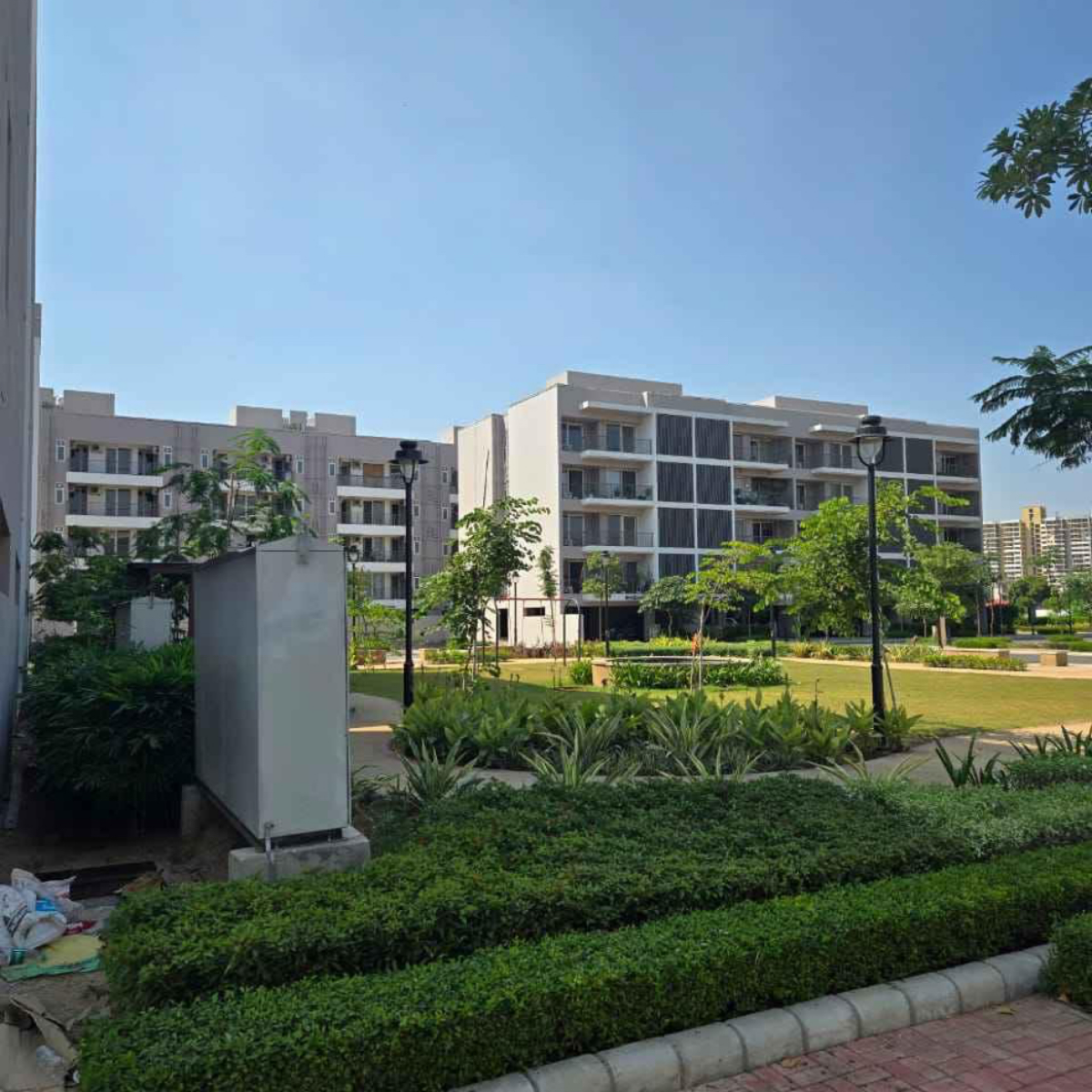 3 BHK + Servant Room,Extra Room Builder Floor For Sale in DLF Garden City Independent Floors