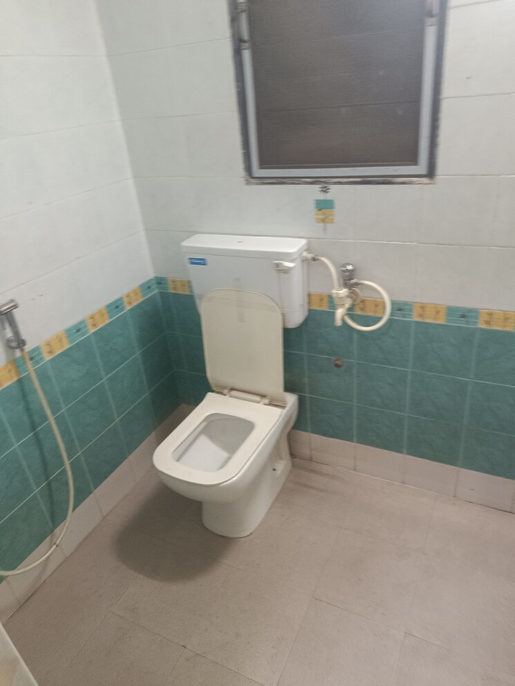 Bathroom, mahavir-niwas 3 Bedroom 1500 Sq.Ft. Apartment In Nerul Sector 21 Navi Mumbai 7786783