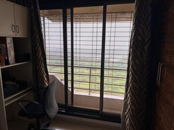 Room in 2 BHK Apartment at Beverly Park, Nerul – for Rent
