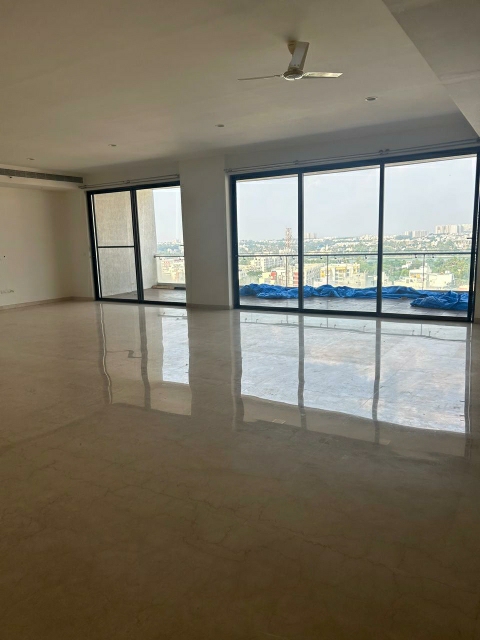 4 BHK + Servant Room Apartment For Sale in Embassy Lake Terrace