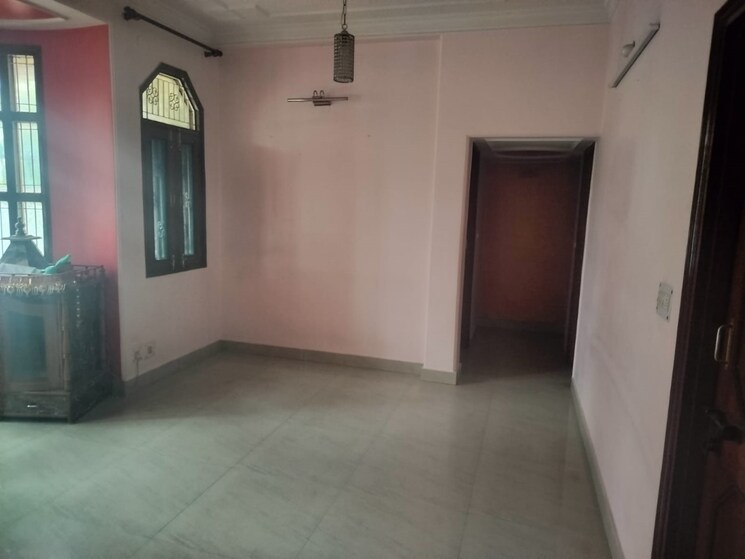 Room, sector 23 6 Bedroom 112 Sq.Mt. Independent House In Sector 23 Noida 7787343