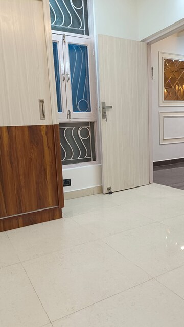 Room in 2 BHK Builder Floor at Gyan Khand I – for Sale