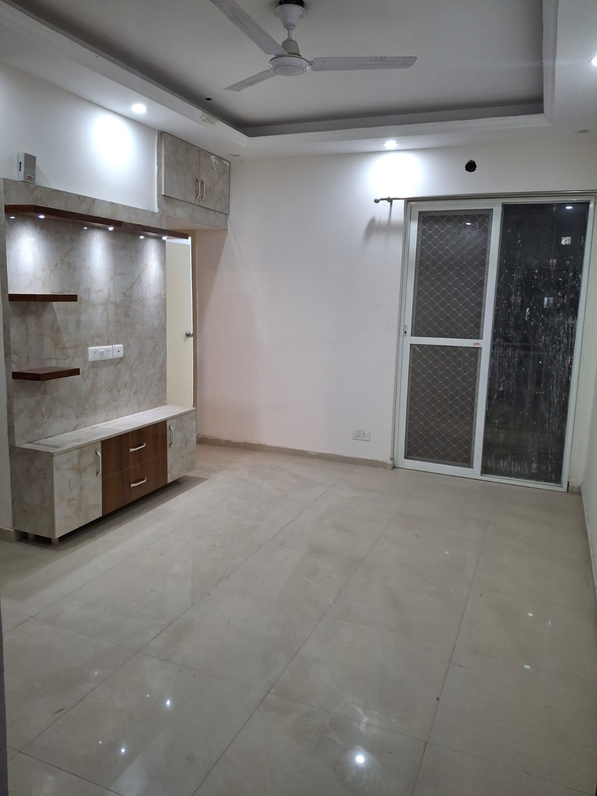 2 BHK Apartment For Rent in Mahagun Mantra II Noida Ext Sector 10 Greater Noida  7787445