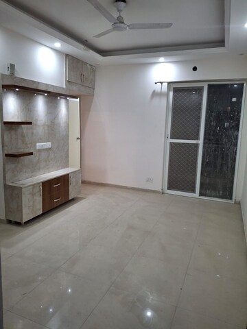 2 BHK Apartment For Rent in Mahagun Mantra II, Sector 10 Greater Noida