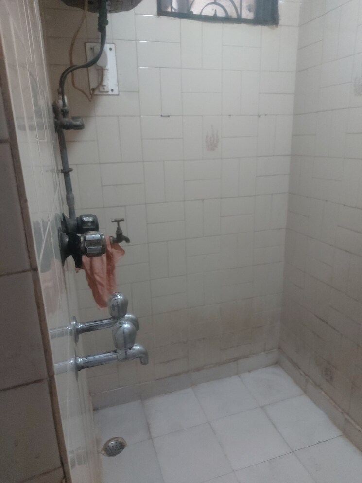 Bathroom, ip extension 2 Bedroom 950 Sq.Ft. Apartment In Ip Extension Delhi 7787924