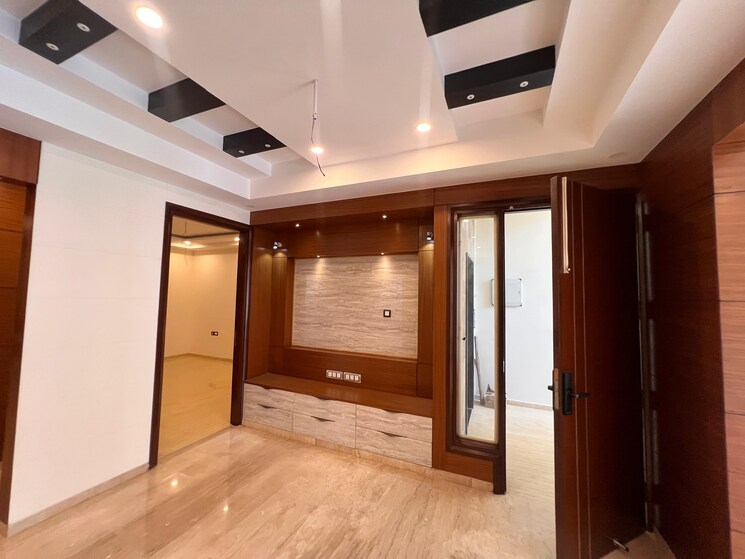 Room, rwa-apartments-sector-47 6+ Bedroom 200 Sq.Mt. Independent House In Sector 47 Noida 7787965