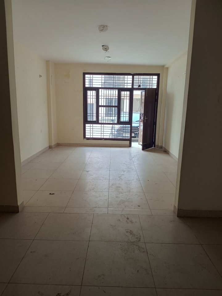 3.5 BHK + Servant Room Builder Floor For Sale in Wave City