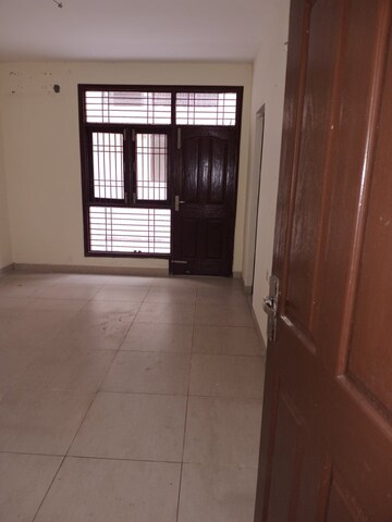Room in 3.5 BHK Builder Floor at Wave City, Wave City – for Sale