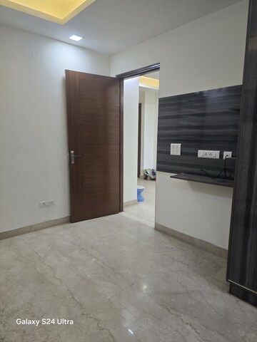 Room in 3 BHK Apartment at Palam Vihar Residents Association, Palam Vihar – for Sale