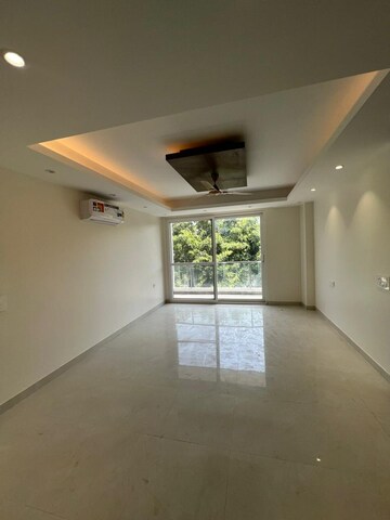 Room in 3 BHK Builder Floor at Paras Manor, Gwal Pahari – for Sale