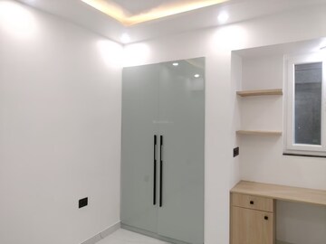 Room in 4 BHK Apartment at Sector 10 Dwarka – for Sale
