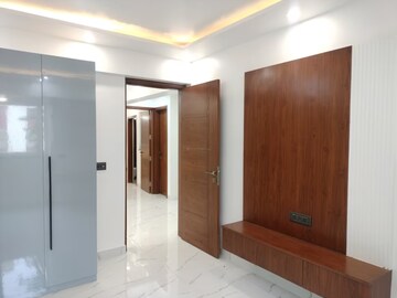 Room in 4 BHK Apartment at Sector 10 Dwarka – for Sale