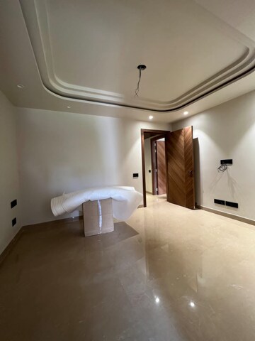Furnished Amenities in 4 BHK Builder Floor at Sushant Lok I – for Sale