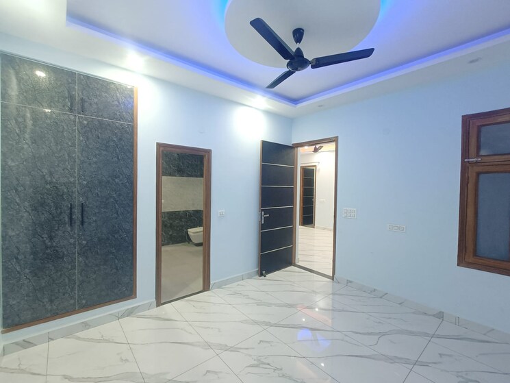 Room, ssg-yash-apartment-3 3 Bedroom 1350 Sq.Ft. Apartment In Sector 12a Gurgaon 7788819