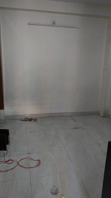 Room in 2 BHK Builder Floor at Vasundhara Sector 2b – for Rent
