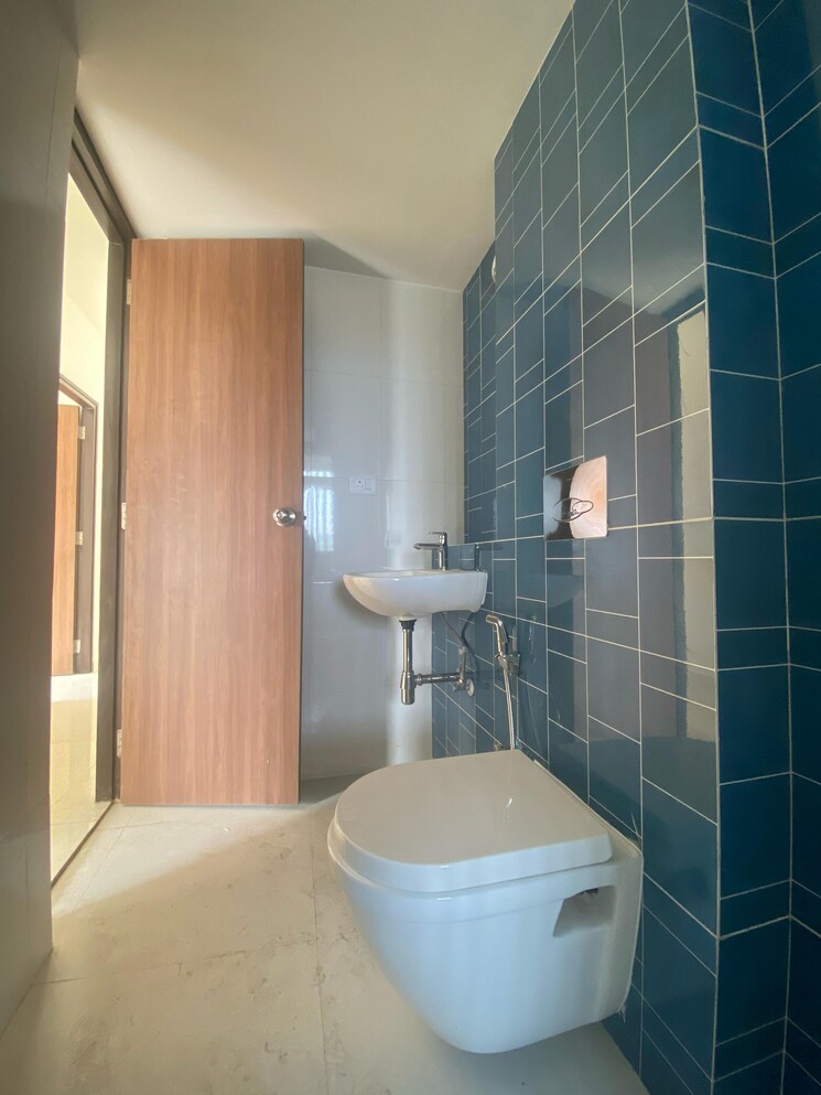 Bathroom, lodha-amara 2 Bedroom 735 Sq.Ft. Apartment In Kolshet Road Thane 7789069