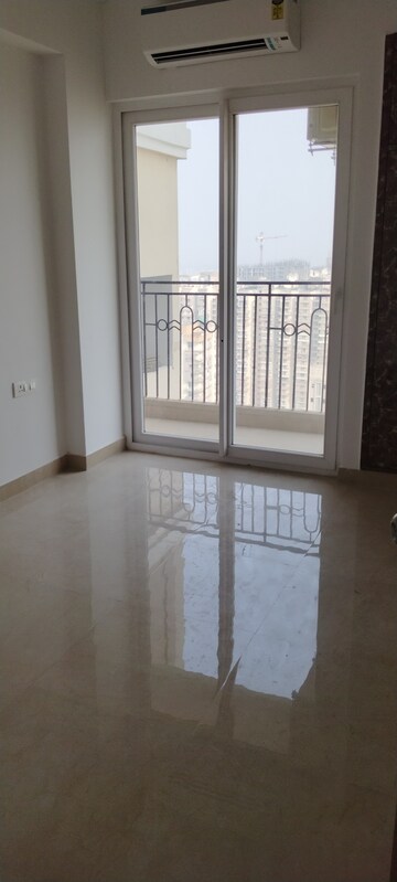 Room in 3 BHK Apartment at ATS Nobility, Sector 4, Greater Noida – for Sale