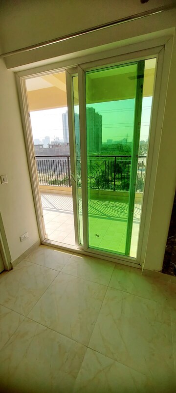 Room in 3 BHK Apartment at Gaurs Siddhartham, Siddharth Vihar – for Sale