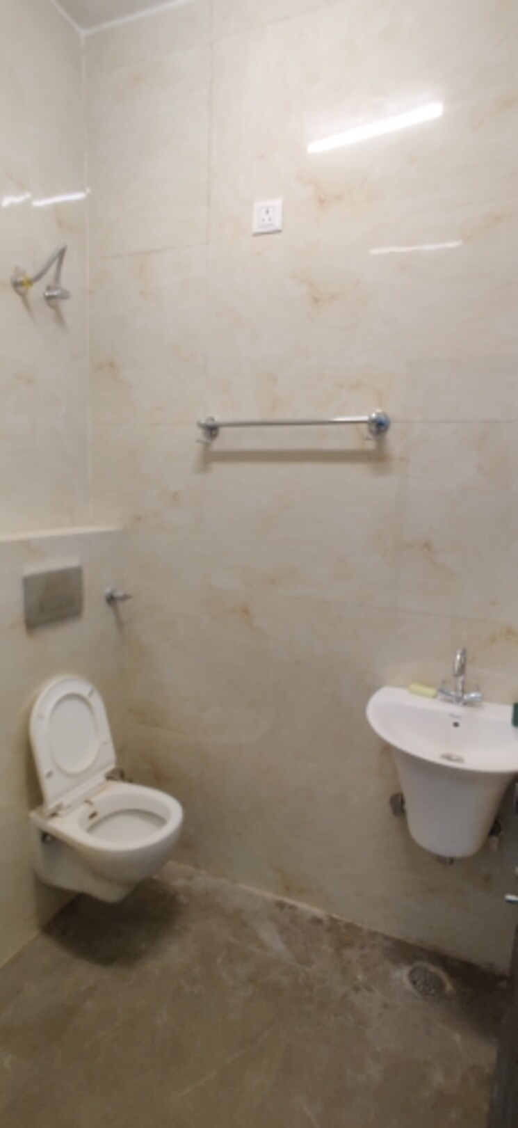 Bathroom, kharar mohali road 2 Bedroom 130 Sq.Yd. Apartment In Kharar Mohali Road Kharar 7789244