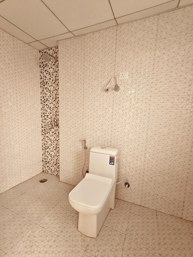 Bathroom, shahpur bamheta 2 Bedroom 1080 Sq.Ft. Apartment In Shahpur Bamheta Ghaziabad 7789328