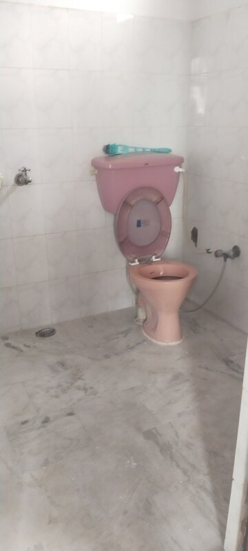 Bathroom in 1 RK Builder Floor at Gomti Nagar – for Rent