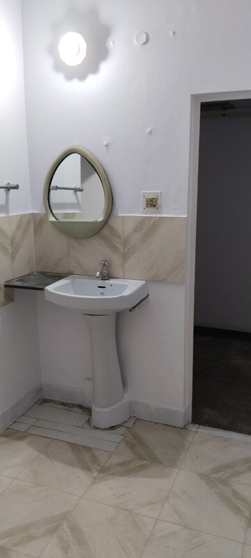 Bathroom in 3 BHK Builder Floor at Gomti Nagar – for Rent
