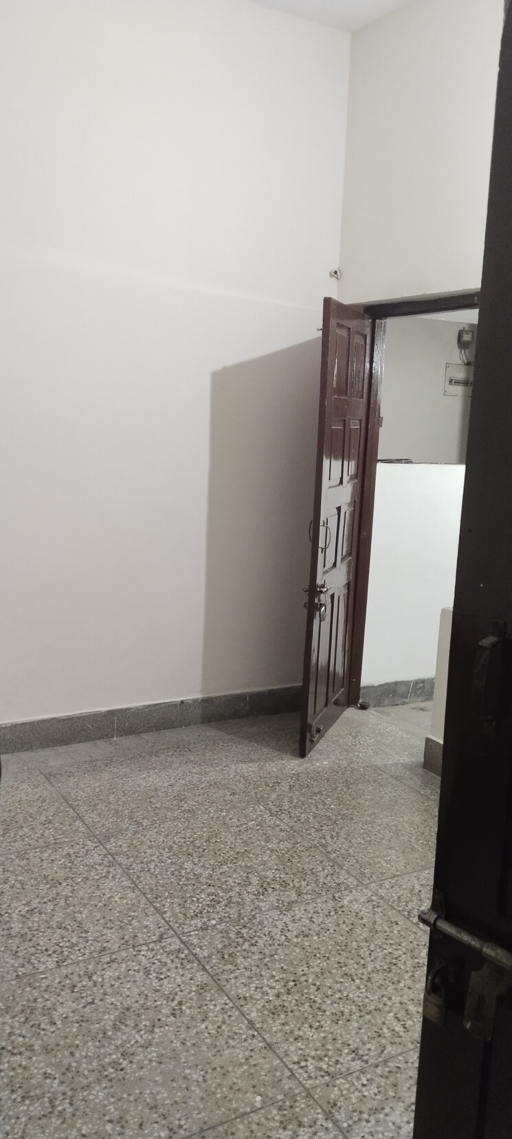 Room, gomti nagar 1.5 Bedroom 750 Sq.Ft. Builder Floor In Gomti Nagar Lucknow 7789357