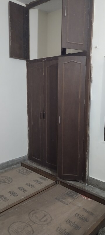 Building Lobby in 1.5 BHK Builder Floor at Gomti Nagar – for Rent