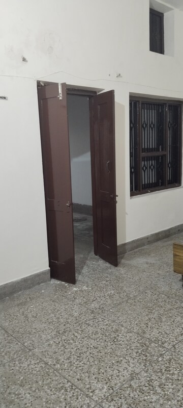 Building Lobby in 1.5 BHK Builder Floor at Gomti Nagar – for Rent