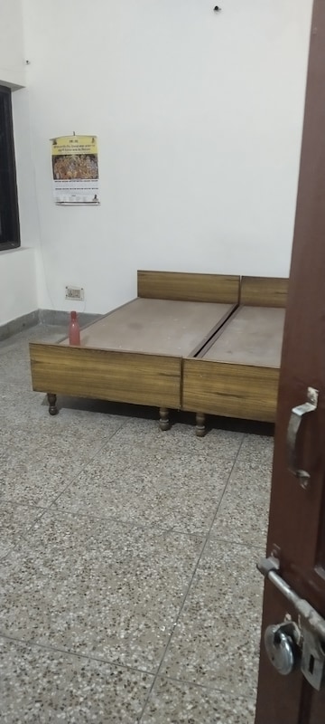 Bedroom in 1.5 BHK Builder Floor at Gomti Nagar – for Rent