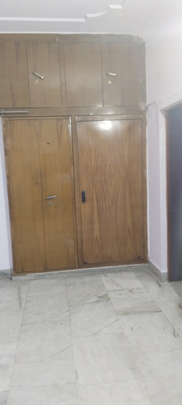 Furnished Amenities in 2 BHK Builder Floor at Gomti Nagar – for Rent