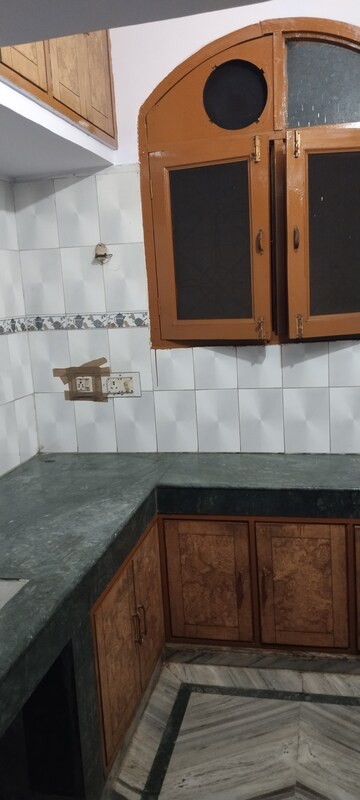 Kitchen in 2 BHK Builder Floor at Gomti Nagar – for Rent
