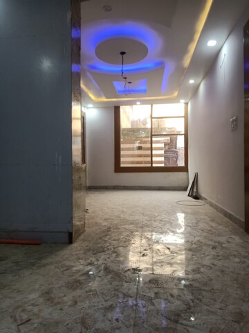 Room in 2 BHK Builder Floor at Om Vihar – for Sale