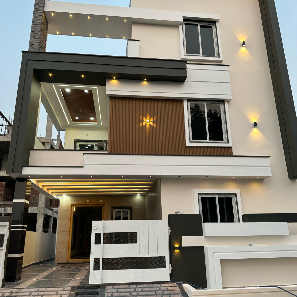 5 BHK + Pooja Room 4400 Sq.Ft. Villa in Maithri Enclave