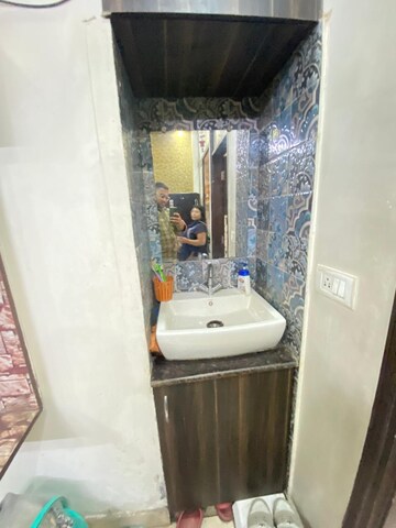 रेसिडेंशियल बिल्डर फ्लोर वर्ग फुट फॉर रेंट इन उत्तम नगर वेस्ट दिल्ली  7789522