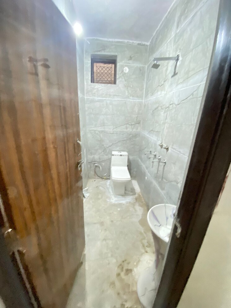 Bathroom, uttam nagar 1 Bedroom 550 Sq.Ft. Builder Floor In Uttam Nagar Delhi 7789525