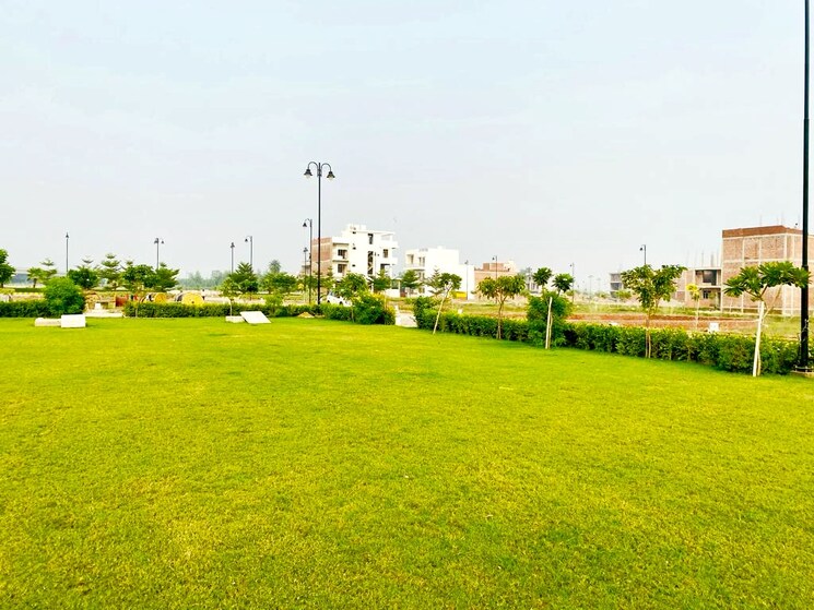 Garden, kailasha-enclave  1800 Sq.Ft. Plot In Sultanpur Road Lucknow 7789542