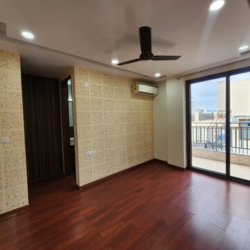 Room in 3 BHK Apartment at BPTP Floors, Sector 70 – for Rent