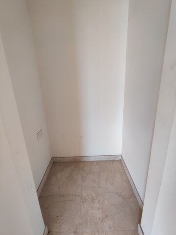 Room in 3 BHK Apartment at Lodha Sterling, Kolshet Road – for Sale