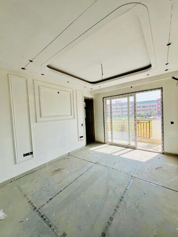 Room in 4 BHK Builder Floor at Ansal Versalia Avante, Sector 67a – for Sale