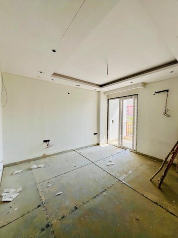 Room in 4 BHK Builder Floor at Ansal Versalia Avante, Sector 67a – for Sale