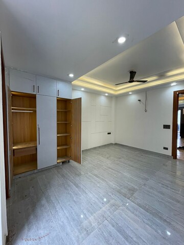 Room in 3 BHK Builder Floor at Ansal Sushant Floors, Sushant Lok ii – for Sale